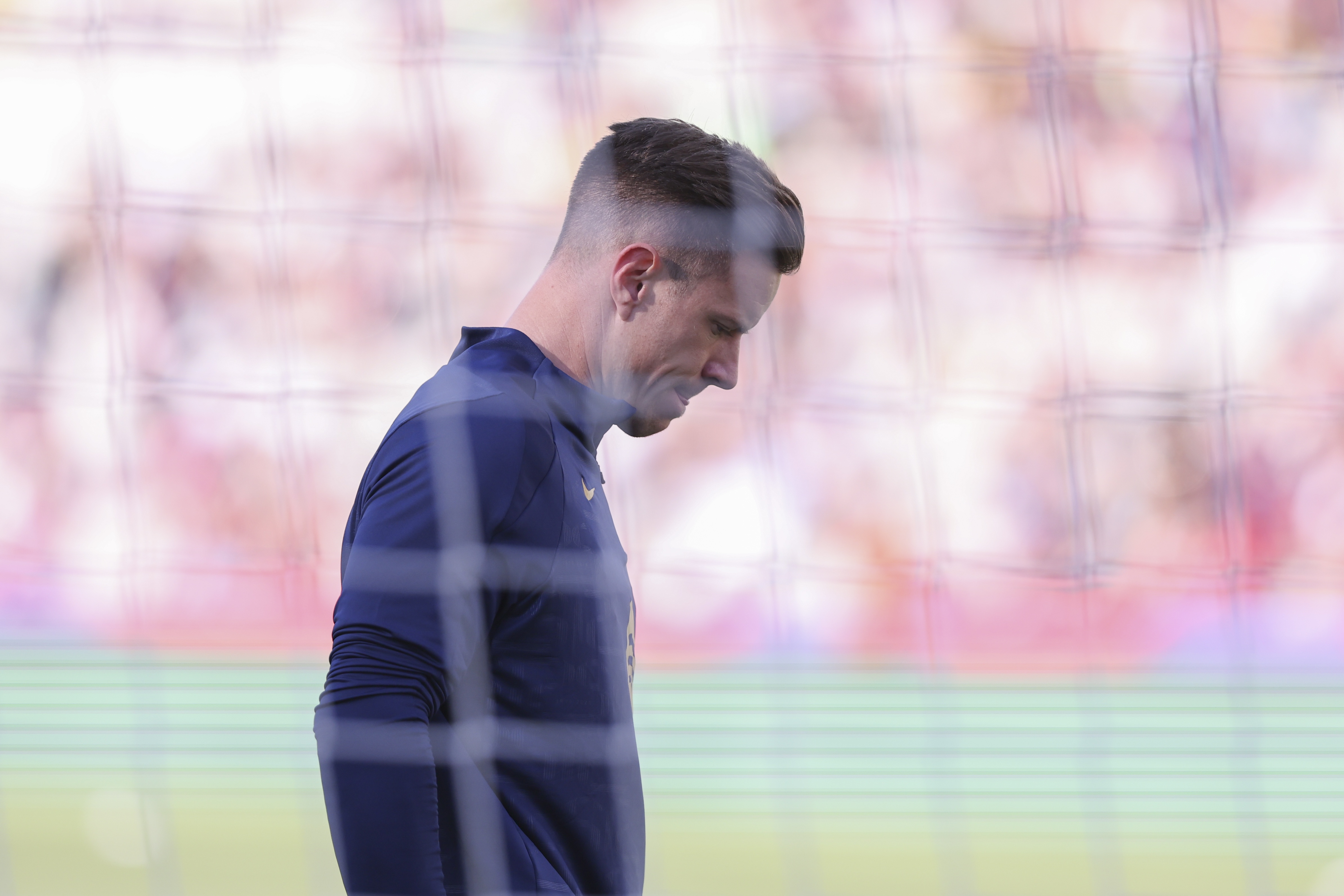 九游体育-世体：弗里克带队进行了新一次训练，而特尔施特根仍继续单独训练